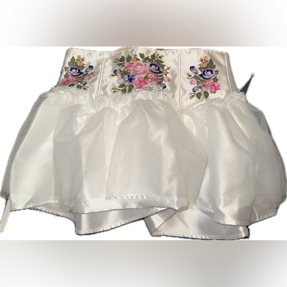 Sugar Thrillz Dresses & Skirts - Sugar Thrillz garden skirt medium